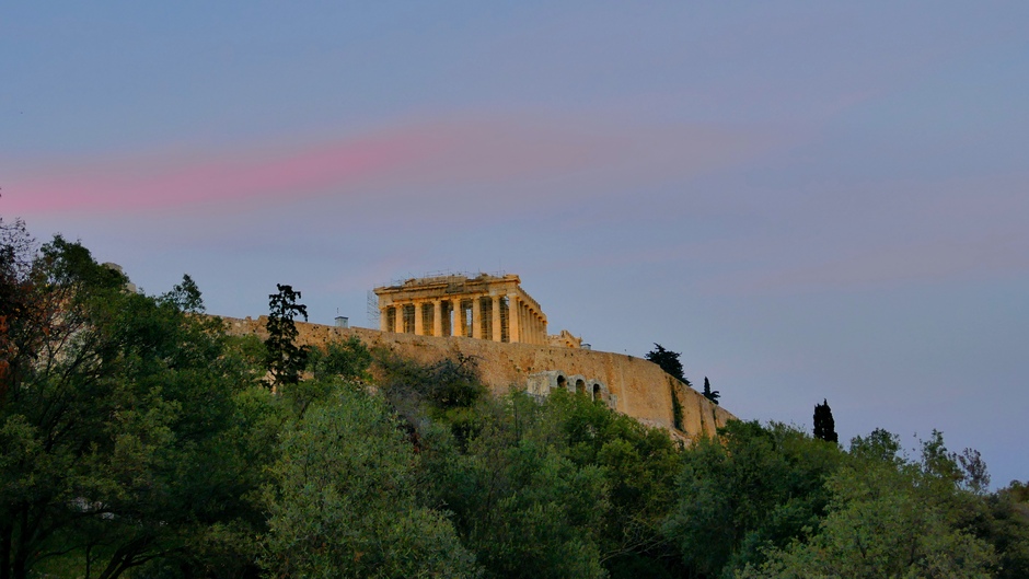 Verkleurde lucht boven de Akropolis vanavond 