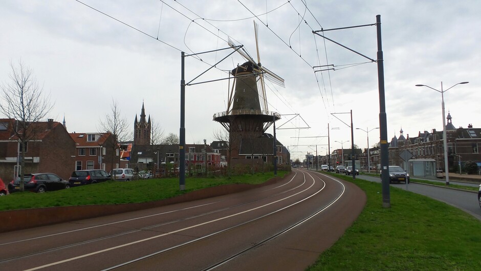 'n Bewolkt (treinreis)bezoek aan Delft bij 'n harde wind bij 9 graden.