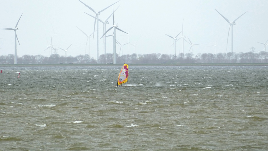 Veel wind op het Wolderwijd bij Harderwijk, goed rendement voor windmolens 