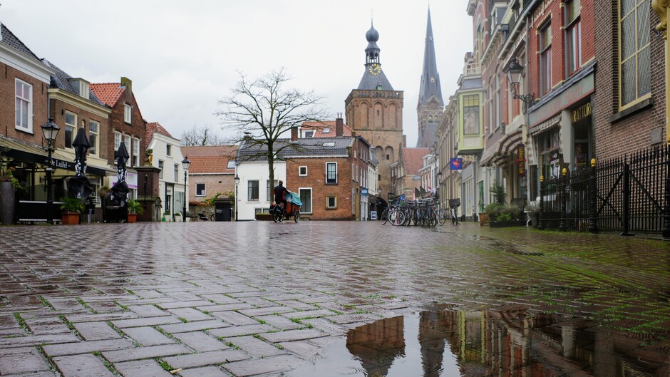 Nattigheid en regen in het oude centrum van Culemborg vanmiddag 