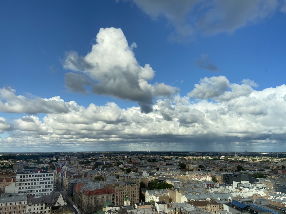 Vooral zon maar ook wat regen in Riga vandaag