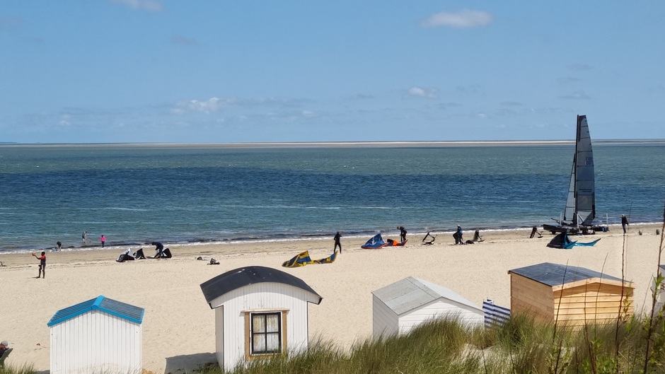 Bedrijvigheid op het strand op Texel