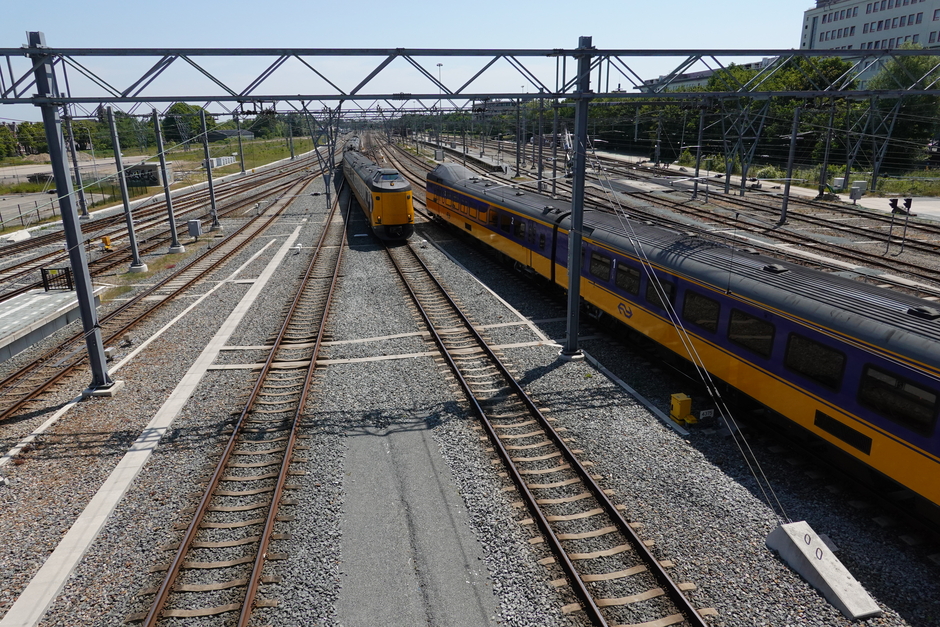 Intercity's naderen en verlaten Zwolle