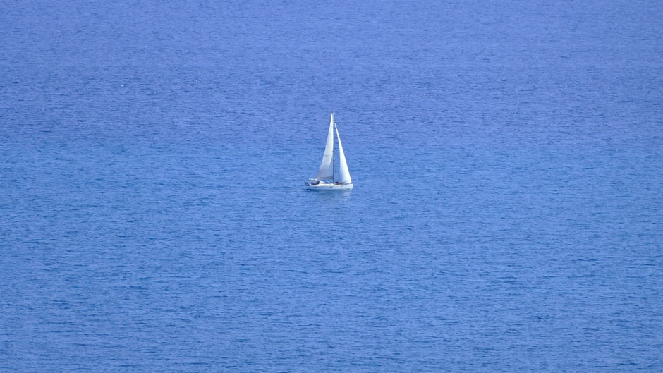 Zeilboot op de Middellandse zee vanmiddag 