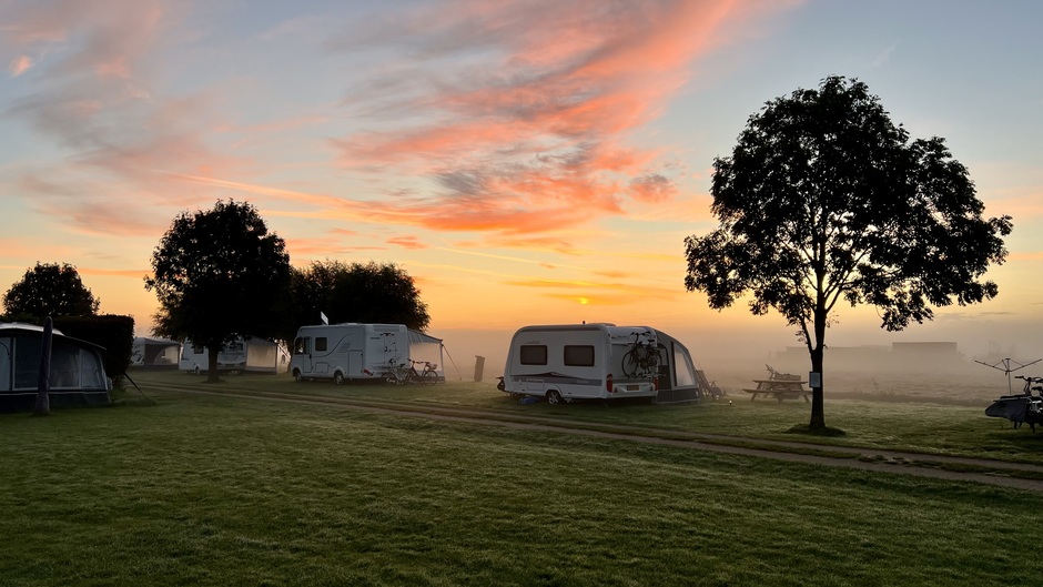 Ochtend glorie op een camping in Uitgeest