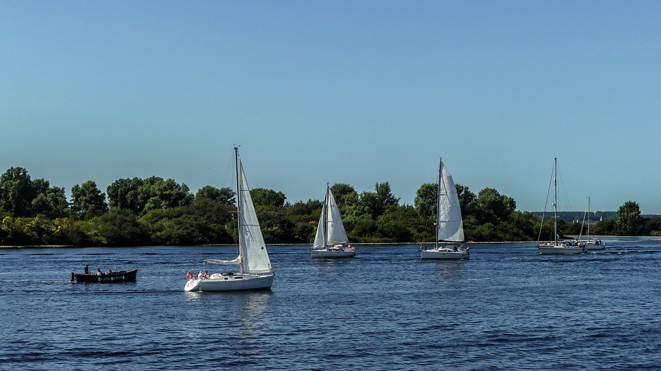 Fraaie zonnige zomerdag bootjes op het Veersemeer bij Kortgene