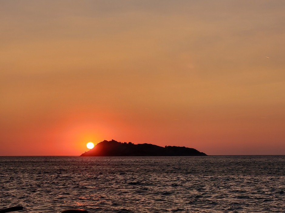 Weer zo'n prachtige zonsondergang in Petra Lesbos