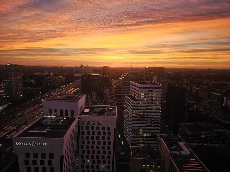 Mooie zonsopgang boven Amsterdam 