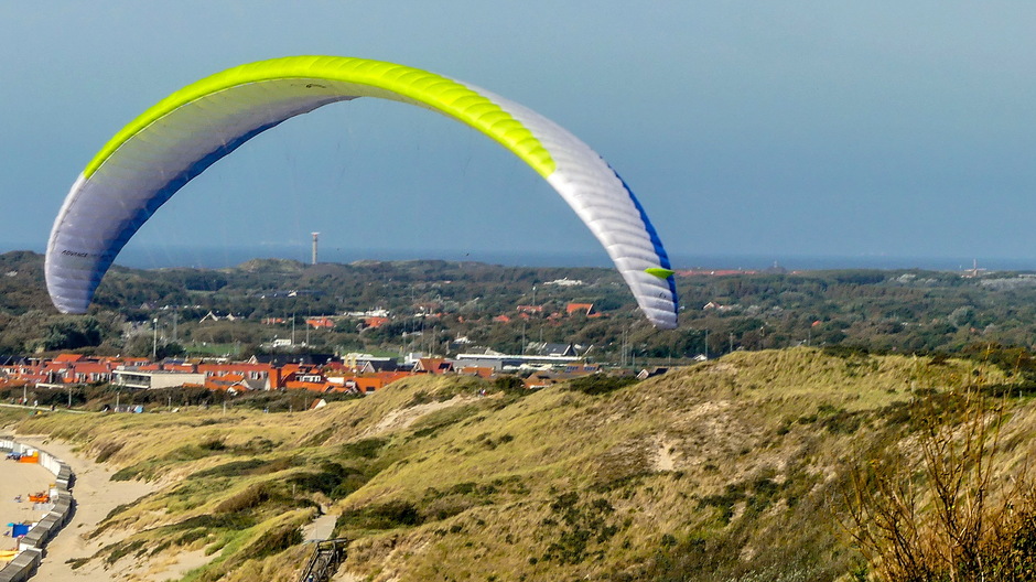 Mooie zonnige en ideale  dag voor paragliders