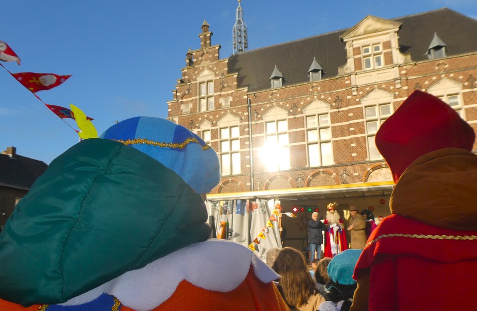 Zonnige intocht Sinterklaas.