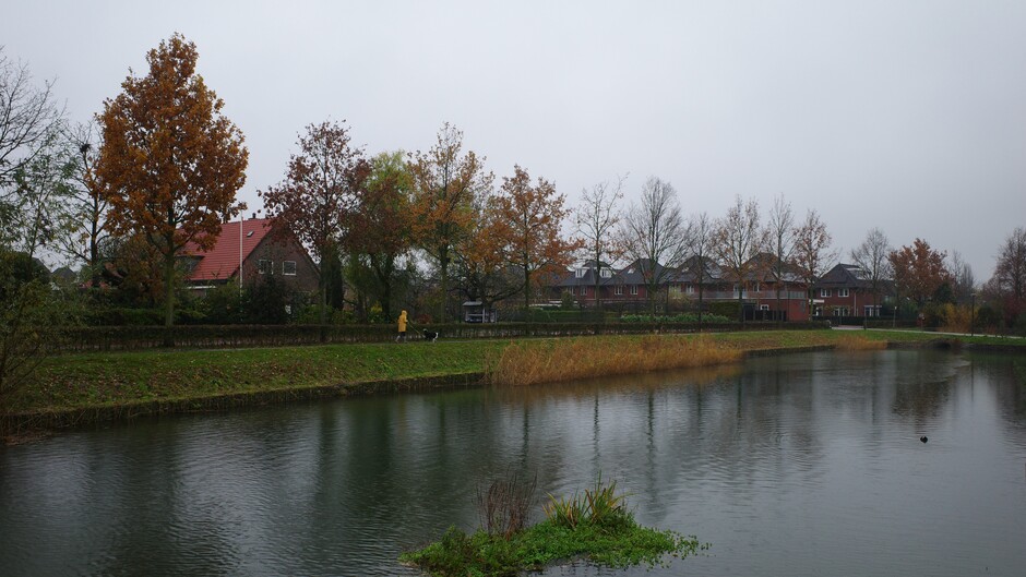 Donkere, grijze en regenachtige dag in Midden-Nederland 