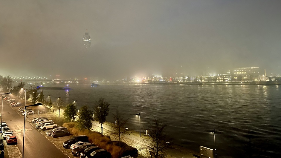 mist aan de rivier 