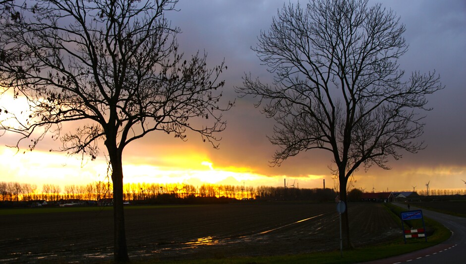 zonsondergang en wolken 4 gr im de polder 