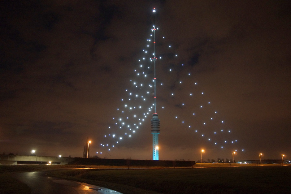 De grootste kerstboom ter wereld gaat vanavond aan