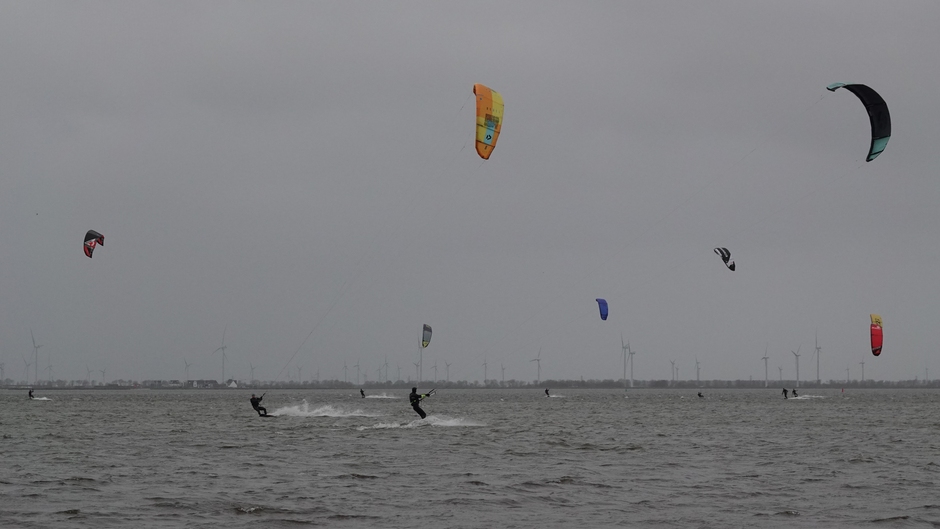 Kitesurfers Wolderwijd Strand Horst