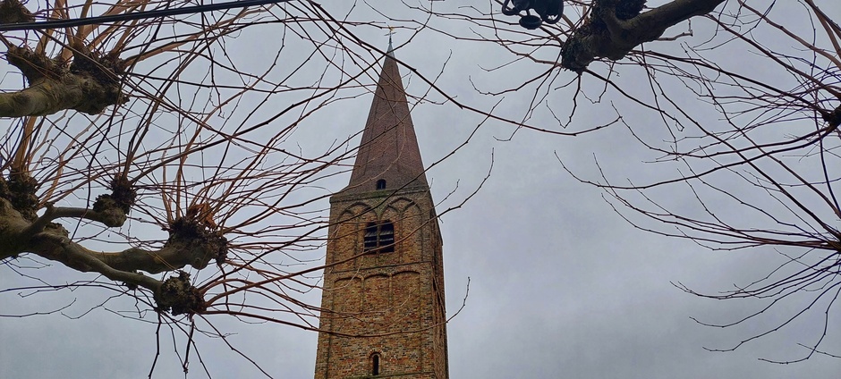 Grijs in Heemskerk bij de kerk.