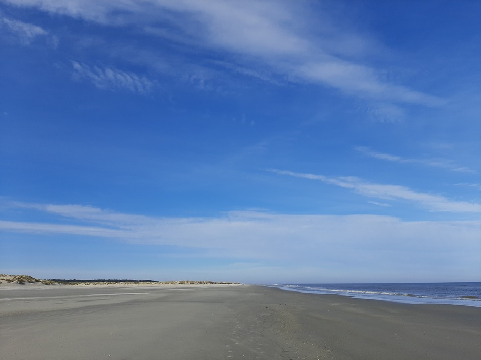 Prachtig weer op Schiermonnikoog/ mooie wolkenluchten en veel blauw