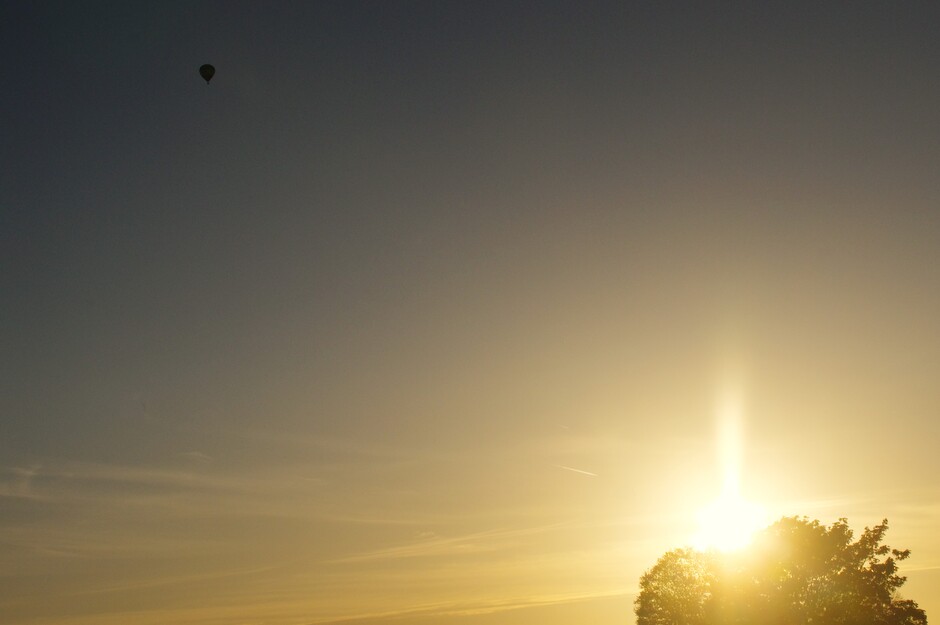Avondzon met luchtballon