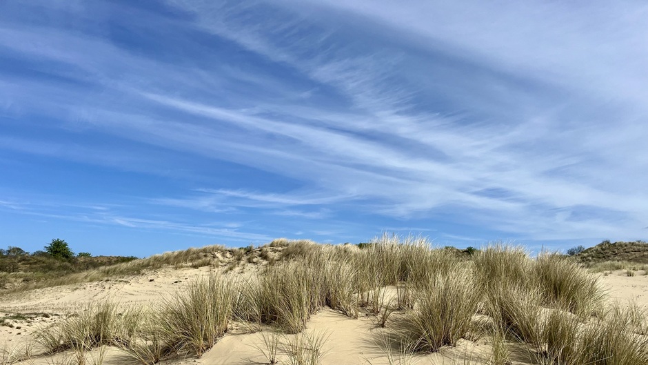 pracht van een wolkenlucht  boven de duinen van natuurgebied Kijfhoek&Bierlap