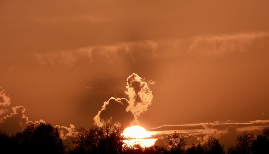 Wolken met zonsondergang 