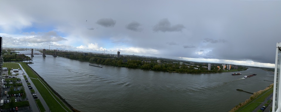 Panorama Van Rotterdam  en de oude Maas 