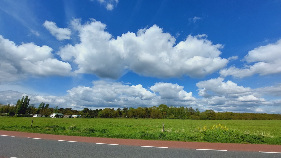 Wolkenlucht en zon in z.w Brabant