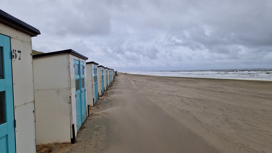 Nog geen weer voor strandhuisjes op Texel 