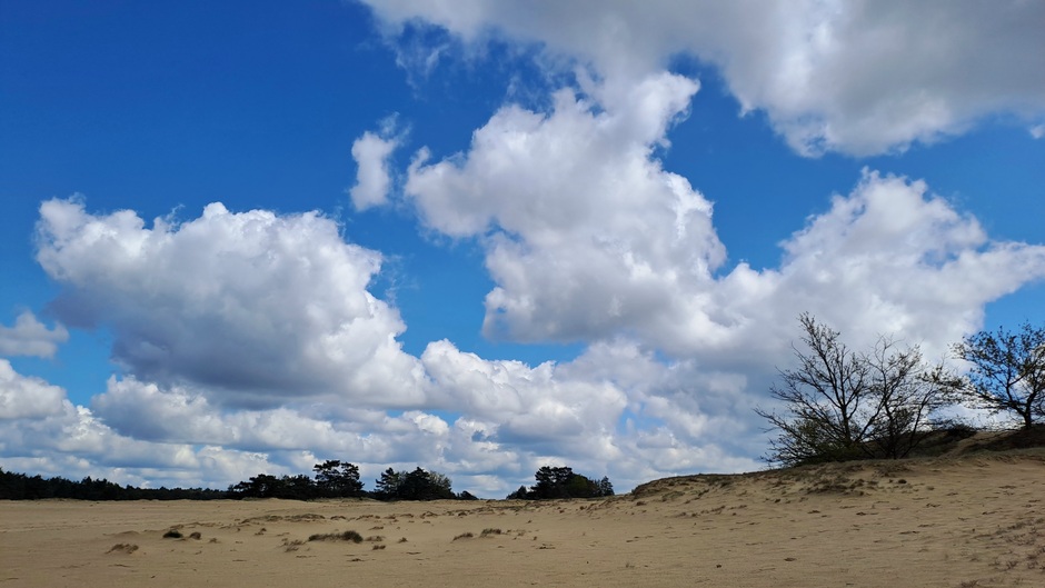 Wolken en zon Kootwijkerzand 