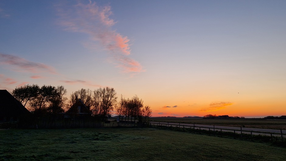 Prachtig ochtendgloren boven Texel 
