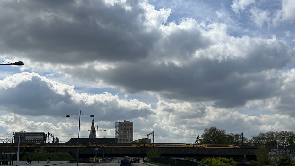 Zon, wolken en 9 graden in Breda.