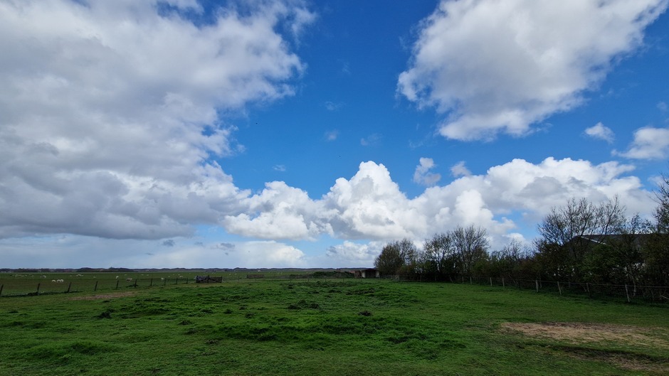 Mooie stapelwolken boven Texel