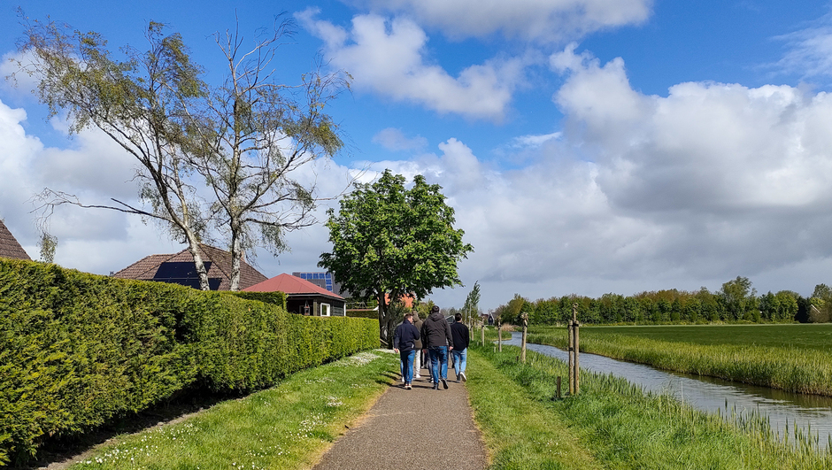 Wandelaars in de pauze in s Heerenhoek