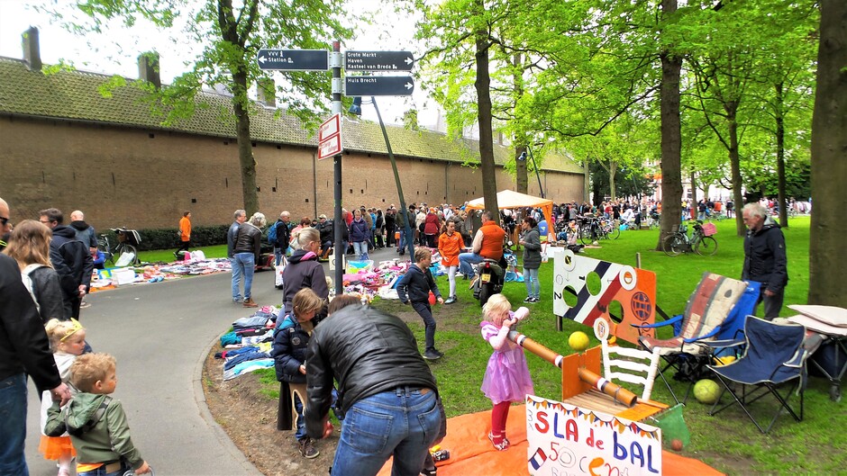 ARCHIEF-FOTO'S : Enkele van de Koningsdagen van 2010 (regen) t/m 2022 (zonnig) in Breda....