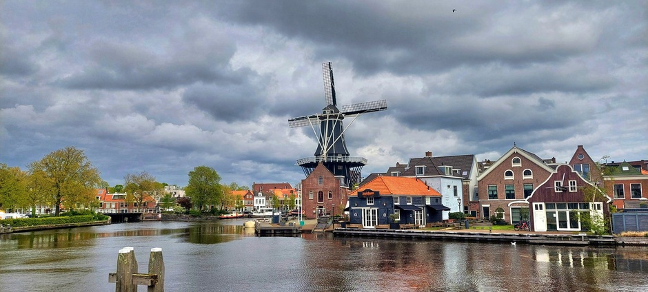 Donkere wolken boven Haarlem blijft niet droog straks