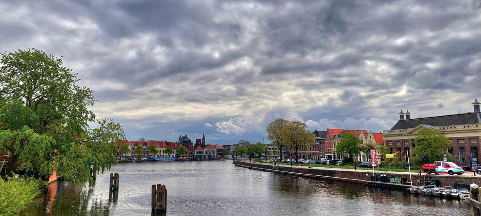 Donkere wolken boven Haarlem het blijft niet droog 
